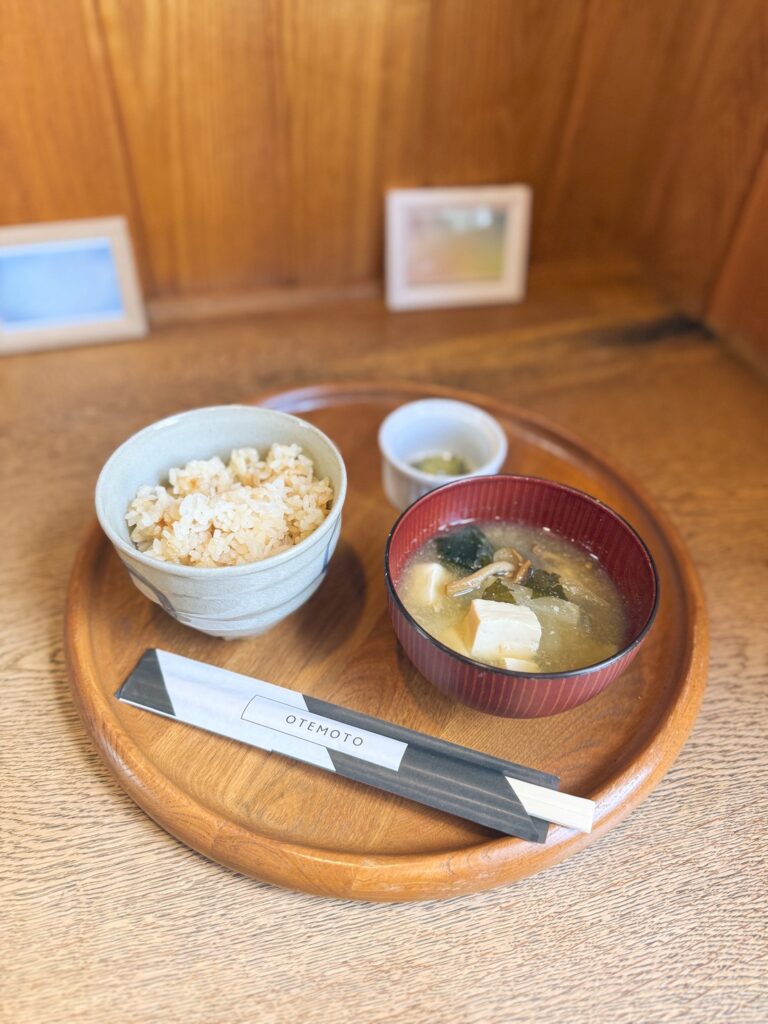 土鍋生姜ごはんとなめこのお味噌汁