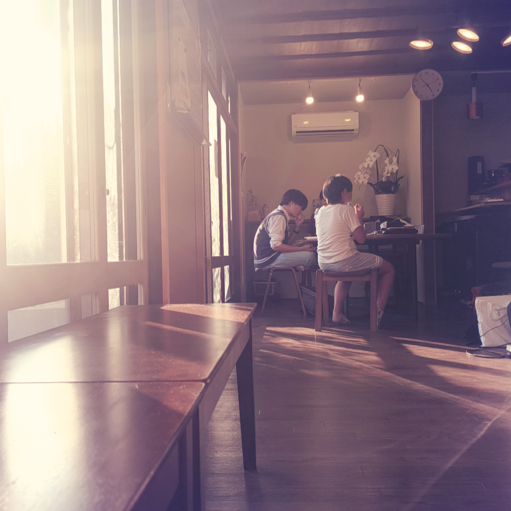 夕方のテーブル